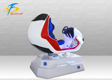 Un Seat rosso e VR bianco che corre simulatore/dispositivo virtuale di gioco per il centro commerciale
