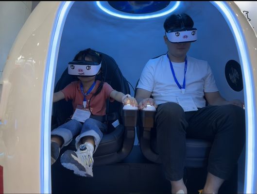 Simulatore Cinema VR a 2 posti Fun Space Capsule | Esclusiva capsula rotante a 360°, controllo a doppio schermo, oltre 20 giochi speciali, occhiali DPVR e multi-effetti – Produttore SKYFUN